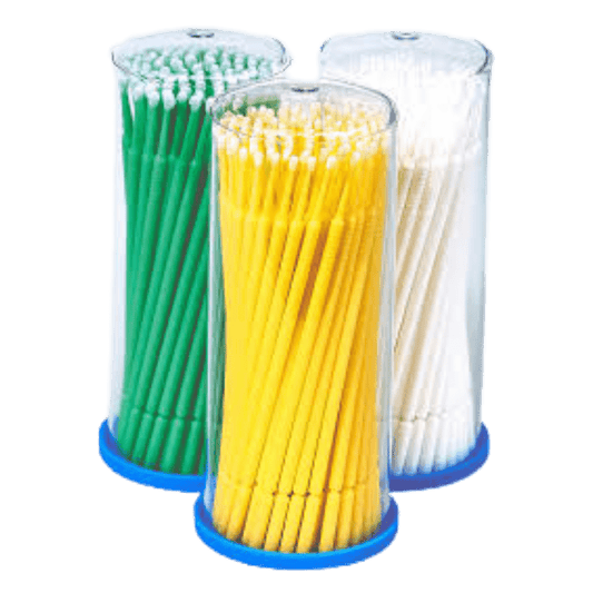 “Microbrush DLUX Professional con punta de microfibra no absorbente y cuello flexible; colores blanco 1 mm, amarillo 2 mm, verde 3 mm; 100 piezas para aplicación precisa en pestañas y cejas.”